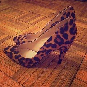Brand new animal print pumps